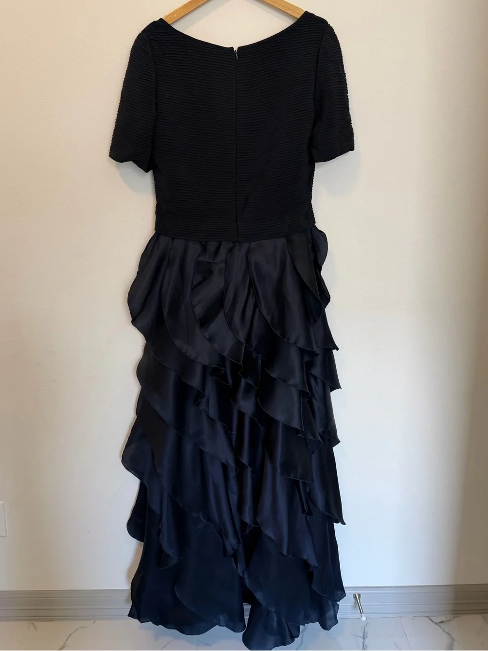 Carolina Herrera 100% Silk Navy Tiered Ruffle Evening Dress Pleated Bodice 12 - Picture 9 of 11